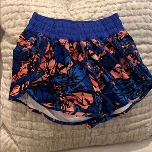 Lululemon shorts size 4